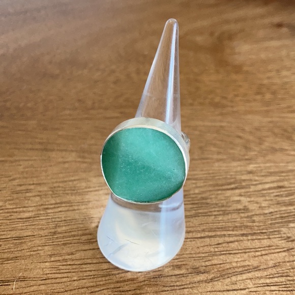 Jewelry - Sterling silver 925 ring with green stone. Size 5